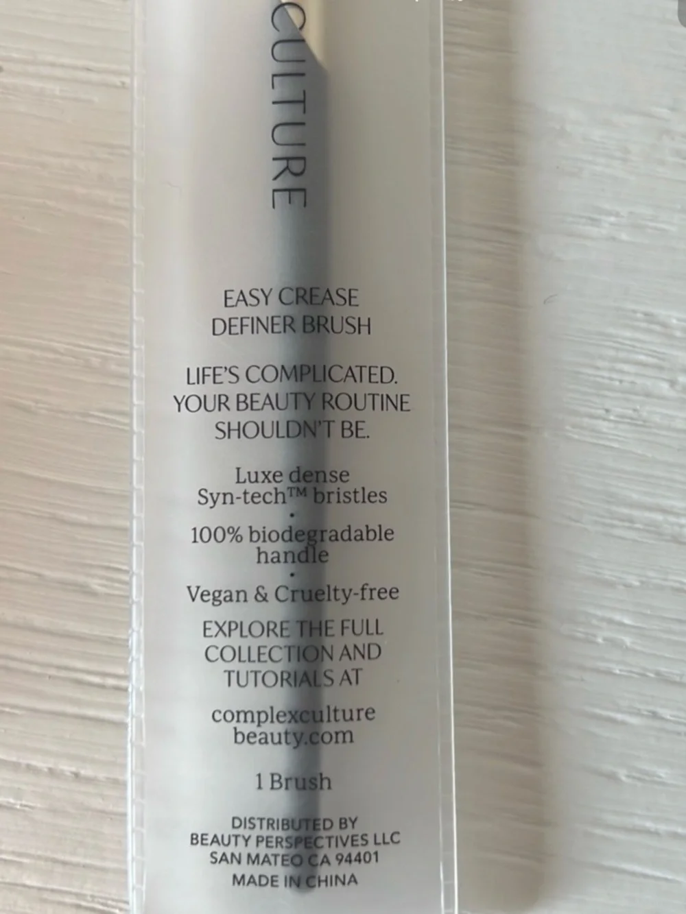 Complex Culture Eyeshadow Brush - Easy Crease Definer - Vegan NEW